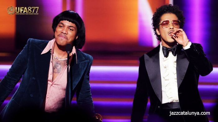 Bruno Mars  เป็นนักร้อง-นักแต่งเพลงเจ้าของรางวัลแกรมมี่อวอร์ด